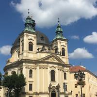 Kostel Sv. Jana Krtitele Se Sochou Sv. Jana Nepomuckeho