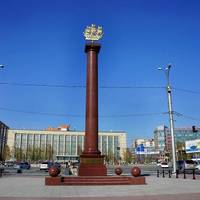 Стела трудовому подвигу ленинградцев, эвакуированных в Новосибирск в 1941-1943 гг.