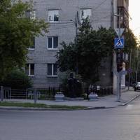 Памятник дворнику