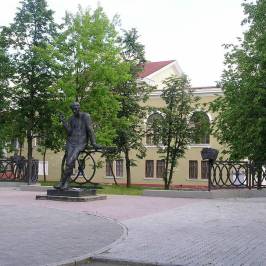 Памятник Решетову