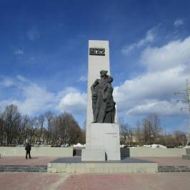 Площадь первостроителей