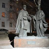 Памятник Петру и Февронии