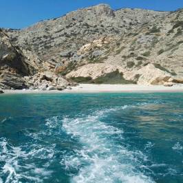 Karvounolakos Beach
