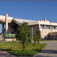 Памятник в честь открытия железнодорожного сообщения в Нижневартовске