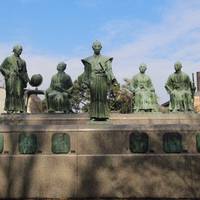 Statues of Shonan Yokoi and Ishin