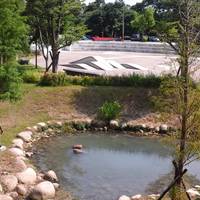 Zhenqian Renai Park