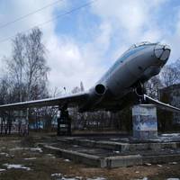 Памятник самолету ТУ-124