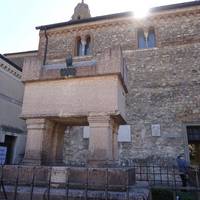 La tomba del Petrarca