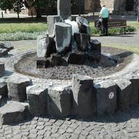 Brunnen vor der Kathedralpfarrei