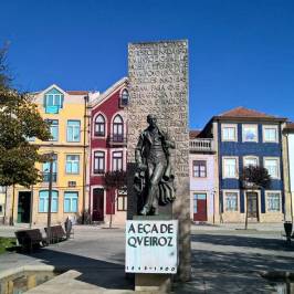 Eça de Queiroz Monument