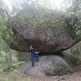 Kummakivi Boulder