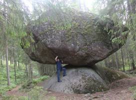 Kummakivi Boulder