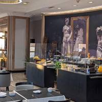 Radisson Victoria Plaza