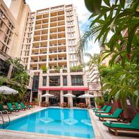 Le Commodore Hotel