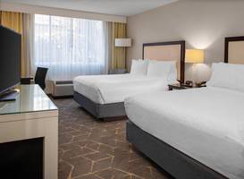 Holiday Inn & Suites
