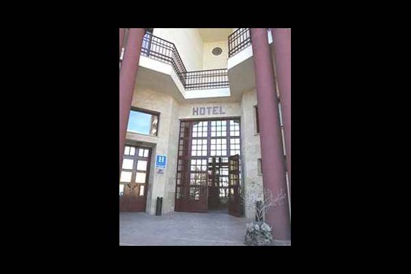 Вход в отель