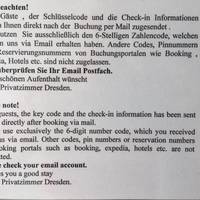 A bed Privatzimmer Dresden - Nichtraucherpension