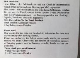 A bed Privatzimmer Dresden - Nichtraucherpension