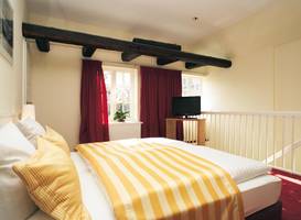 Henry's Hotel 