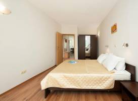 Sunny Holiday Apartments 