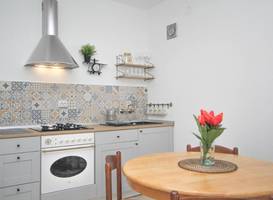 Lola's Apartments 