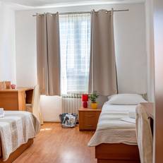 Omladinski Hostel 
