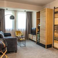 Reverence Hotel 