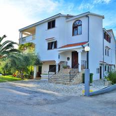 Ina Apartments 