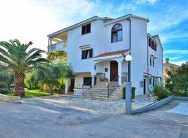 Ina Apartments 