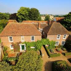 Stable Courtyard Bedrooms At Leeds Castle 