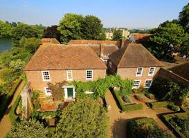 Stable Courtyard Bedrooms At Leeds Castle 