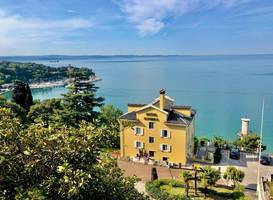 Hotel Riviera & Maximilian's 