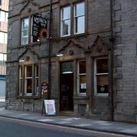The Royal Hotel (Latinos) 