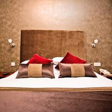 Wards Hotel & Restaurant 