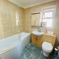 Hollybush Guest House 