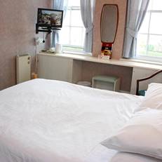 The Raven Hotel 