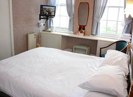 The Raven Hotel 