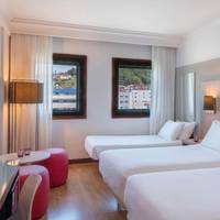 Tryp Santiago 