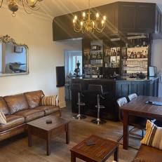 Ebury Hotel 