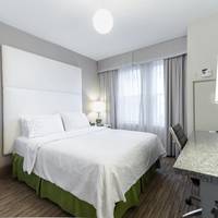 Hotel Cass - A Holiday Inn Express at Magnificent Mile 