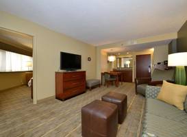 Oshkosh Premier Waterfront Hotel & Convention Center 