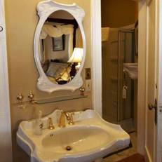 Edgewood Manor Inn Bed and Breakfast 