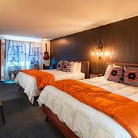 Bend Three Sisters Inn and Suites 