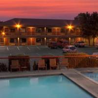 Bend Three Sisters Inn and Suites 