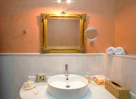 Casa Moazzo Suites and Apartments 