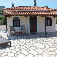 Pleoussa Studio and Apartments 