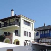 Pleoussa Studio and Apartments 