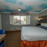 Hollywood Palms Inns & Suites 