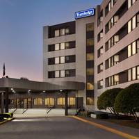 Travelodge Toronto East Hotel 