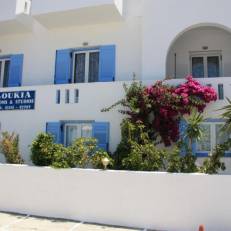 Loukia Apartments & Studios 